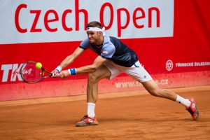 UniCredit Czech Open 2015, čtvrtfinále Veselý a Krajinović